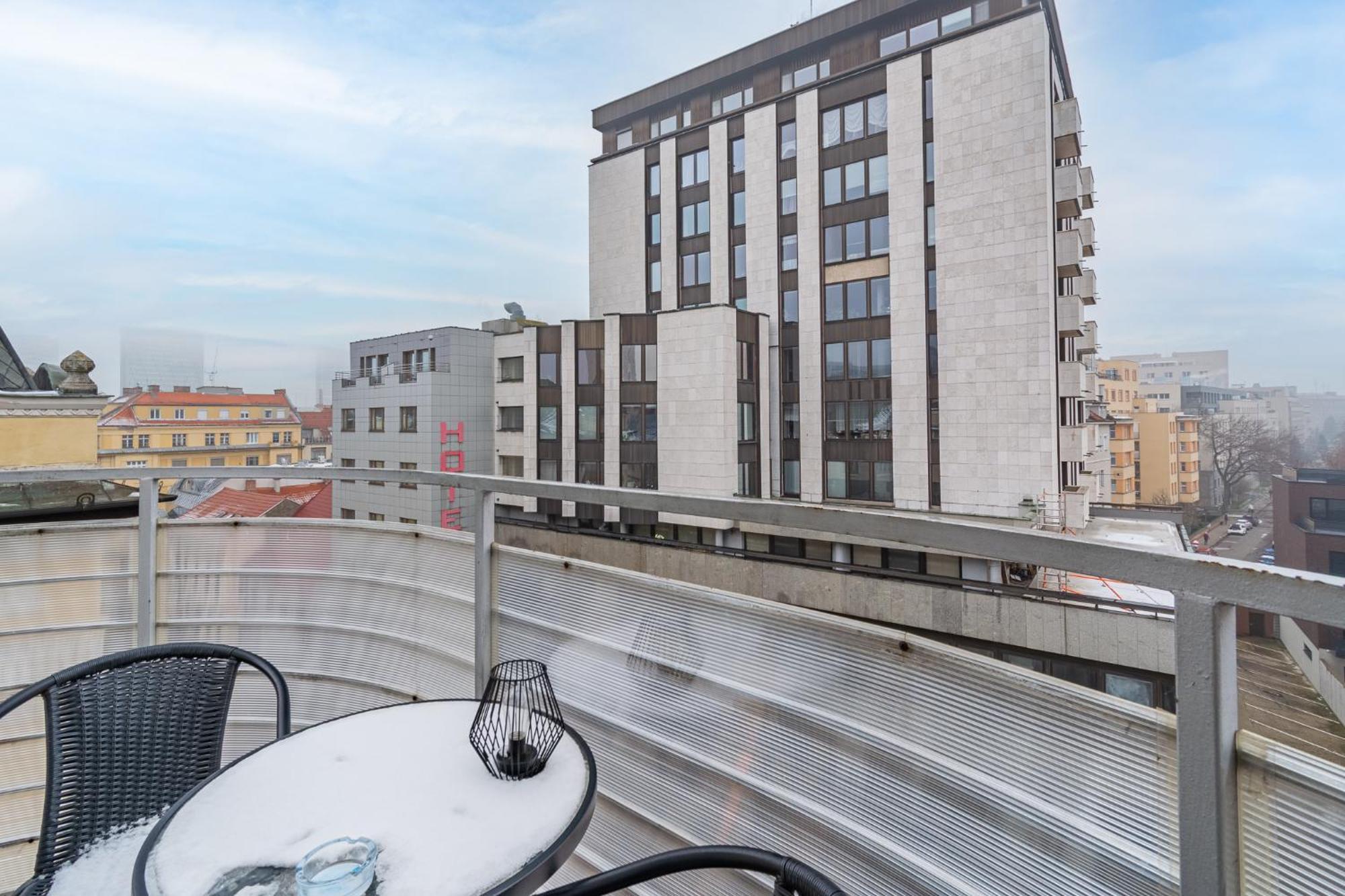 Natural-Style Apartment In The Centre Of Bratislava Luaran gambar