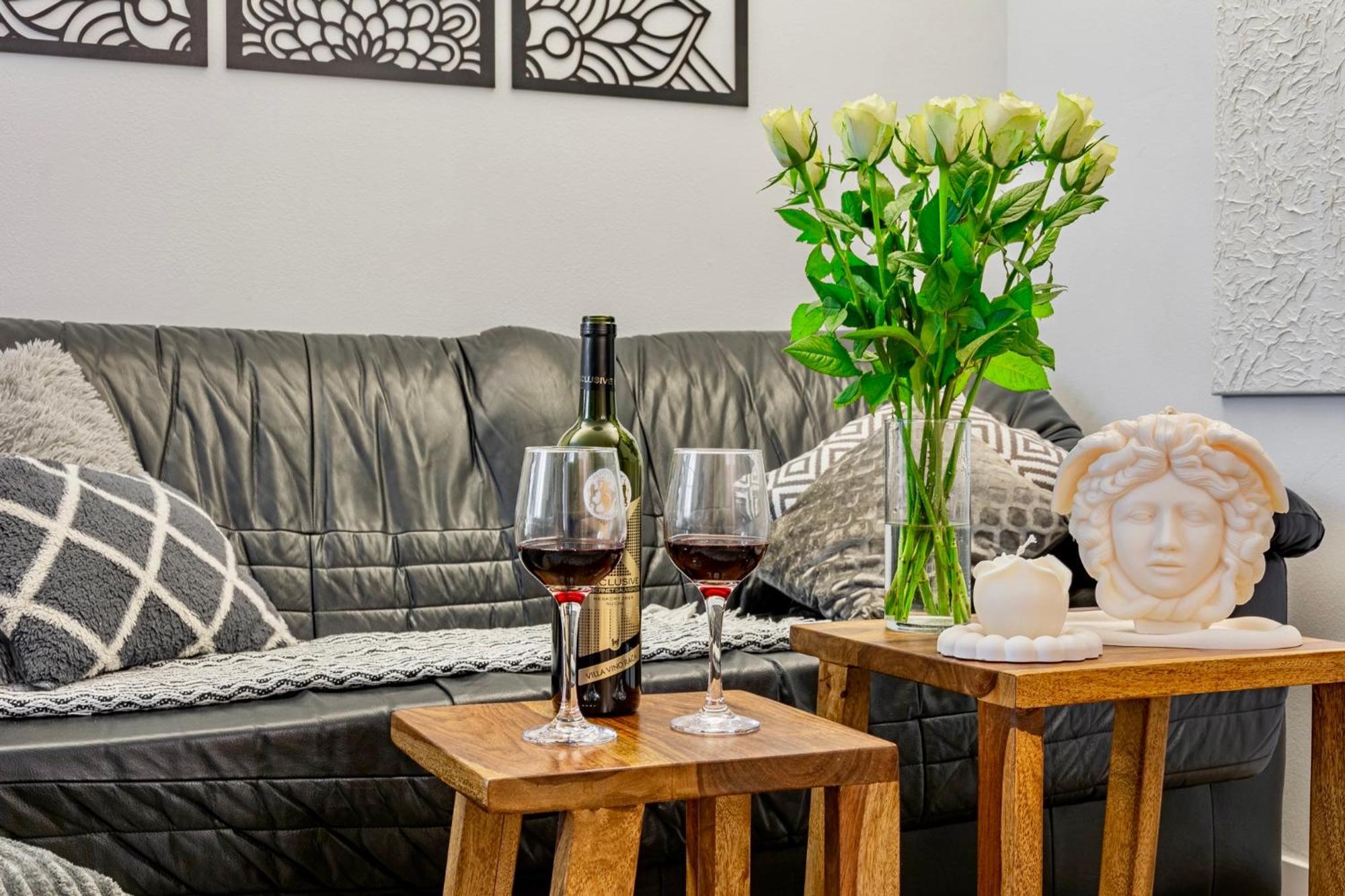 Natural-Style Apartment In The Centre Of Bratislava Luaran gambar